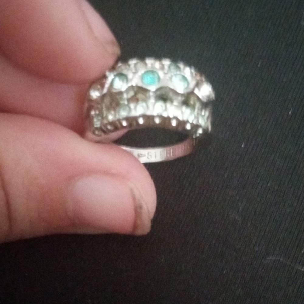 Elegant Silver and Green Gemstone Ring